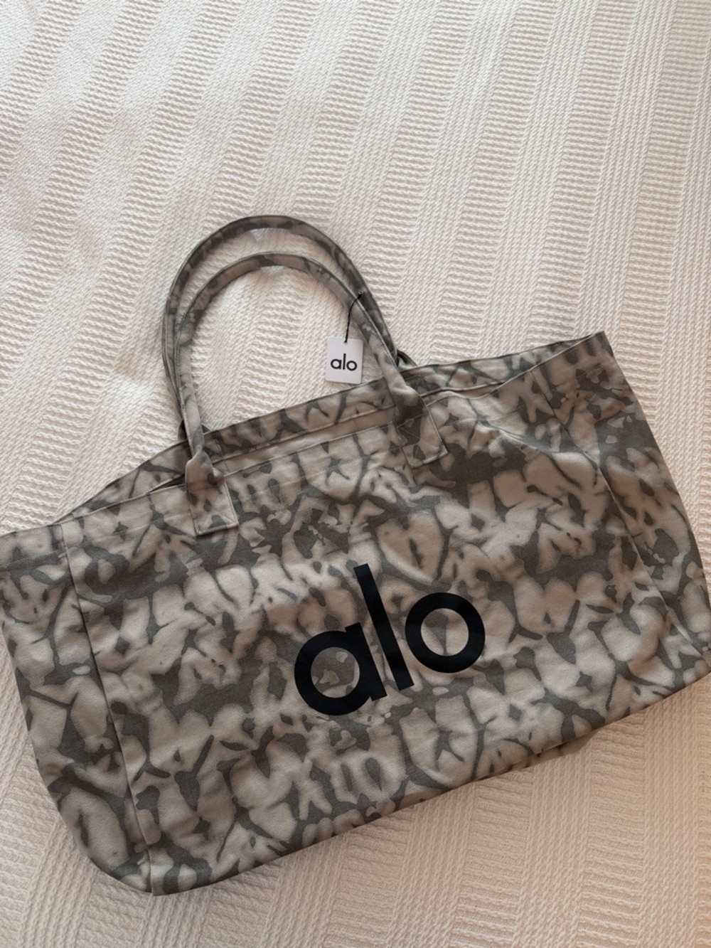 ALO Yoga Gray/Cream Patterned Tote Bag
